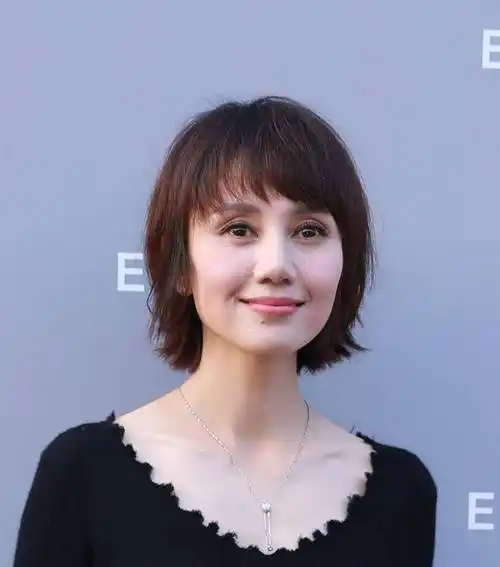 像袁泉那样穿,优雅又外星人_头发_发型_女性