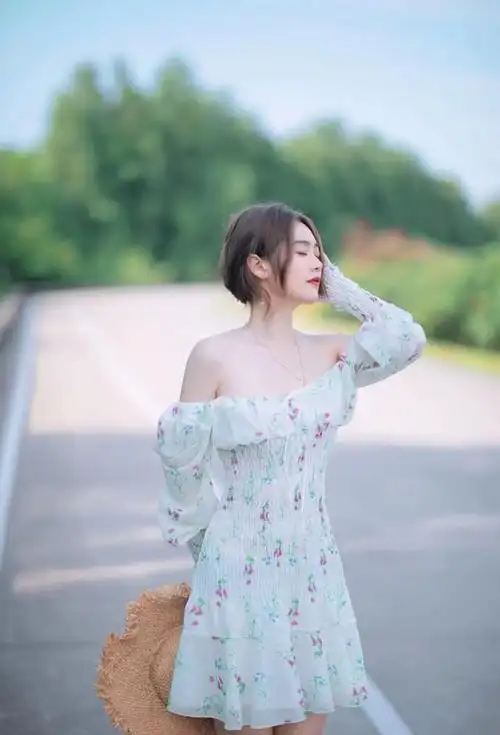 也能突显出模特拍照的表现力,那么怎样才能摆出好看又自然的姿势呢?