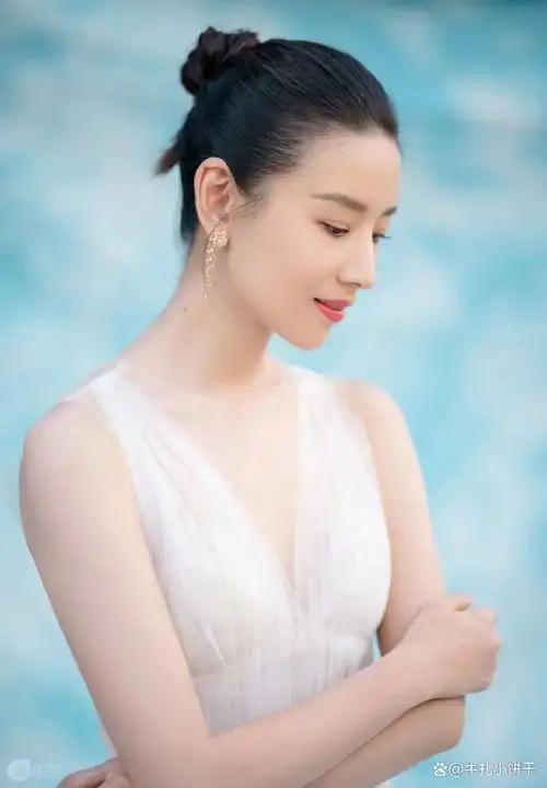 真正有品位的女人,很少戴穿金戴银,却更爱这"3种",尽显贵气