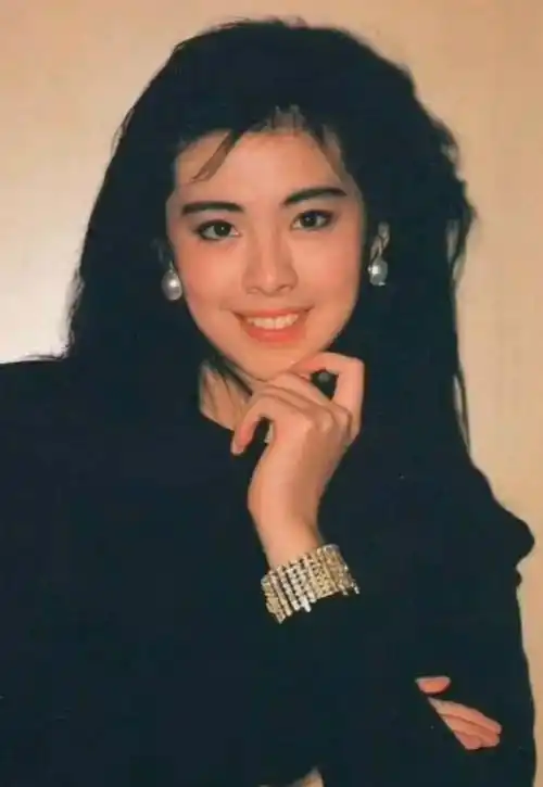 和林青霞齐名的超级大美女,也是90年代之中,香港演艺圈中最红的女明星