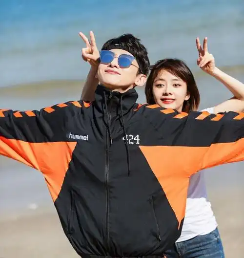 白敬亭谭松韵同台合唱导演组后台嗑cp像极了屏幕前的我