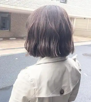 蛋卷烫内扣短发,波浪纹纹路的卷头发,短头发还可以很可爱,蛋卷烫十分