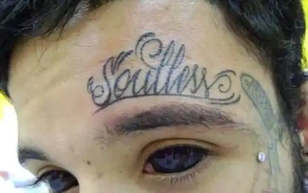 美女模特眼睛突然不时流出紫色眼泪得知真相后却让人傻眼了