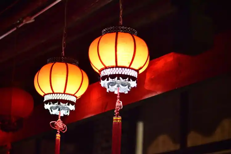 城市中的红灯笼