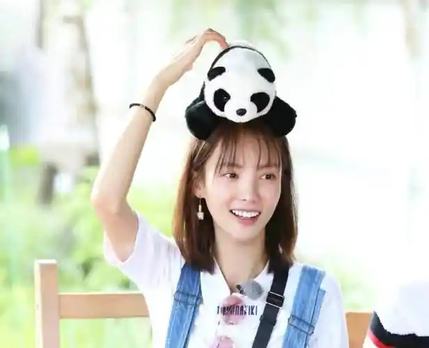 拍摄《无心法师》时,金晨的脸庞时尚了许多,五官也更加精致,看上去