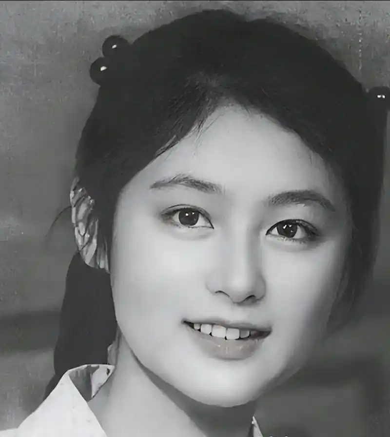 20岁的陈红颜值爆表