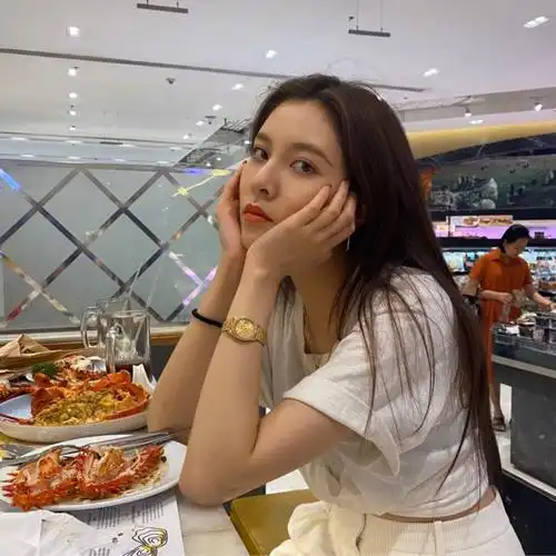 女生头像「宋妍霏」