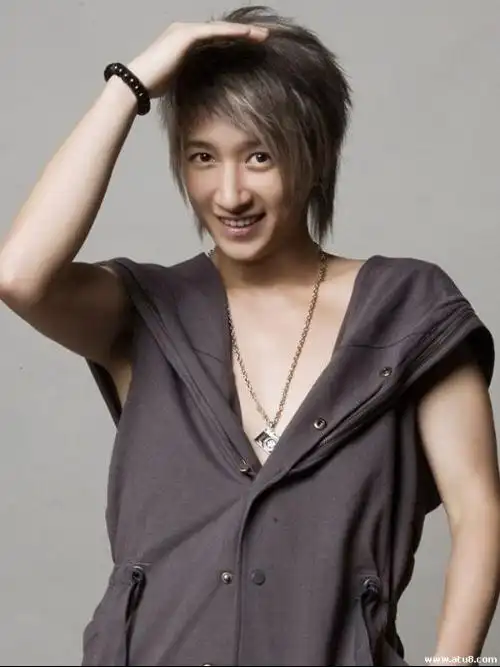 韩国富二代和韩庚有什么关系