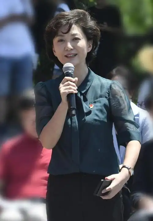 回顾央视主持人海霞我正确的决定就是为科学家丈夫生女儿