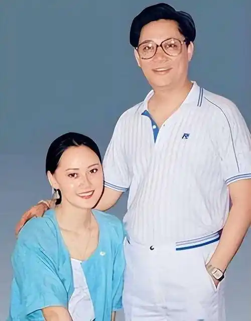 然而,这段感情也未能持久,据说在2017年,她与一位比利时富商结婚.