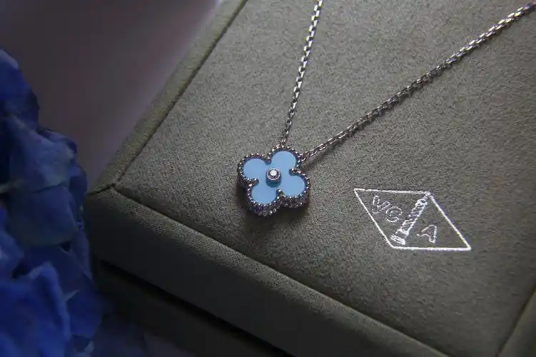 梵克雅宝圣诞限量版vintagealhamra