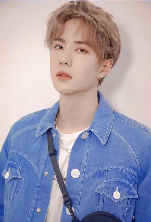 一代九零后的回忆,现在一般不轻易尝试,但是王一博放在也是帅的