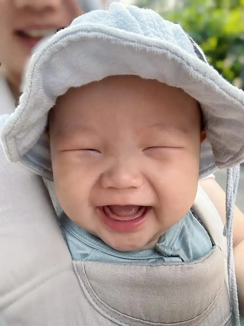 表情三连拍🤭🤭大笑～微笑～思考人生.#创作灵感 #亲子图 - 抖音