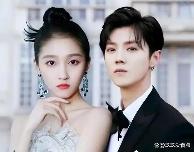 官宣分手,这让很多"一鹿彤行"的cp粉都伤心不已,纷纷喊话关晓彤和鹿晗