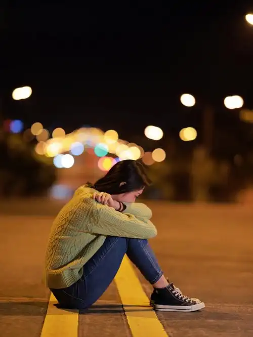 我喜欢路灯下的温柔喜欢一个人静静的在路灯下径走#夜晚拍照  #路灯