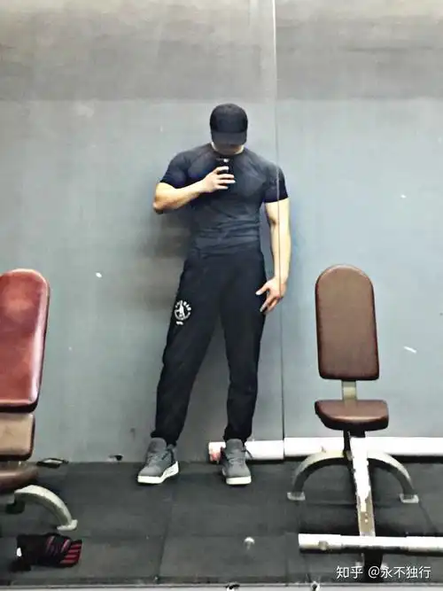 男生高190,重90kg是什么样子?