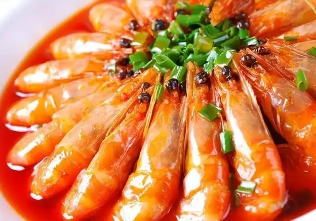 今天给大家分享一道爆炒大虾的家常做法,这样做出来的大虾入味好吃