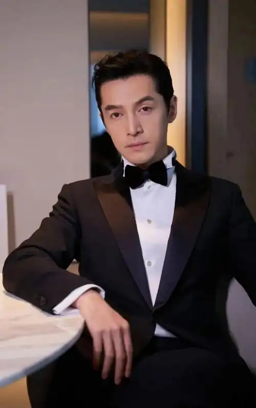 胡歌深夜突然发文:请不要骂人_腾讯新闻