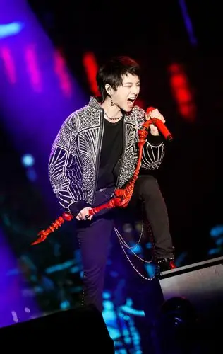 2018华晨宇鸟巢火星演唱会连唱两天 嗨翻鸟巢成现象级音乐盛宴 - 360