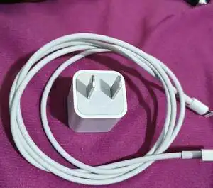 个人闲置苹果xr原装数据线充电器 ,成色八九成新,苹果手机6