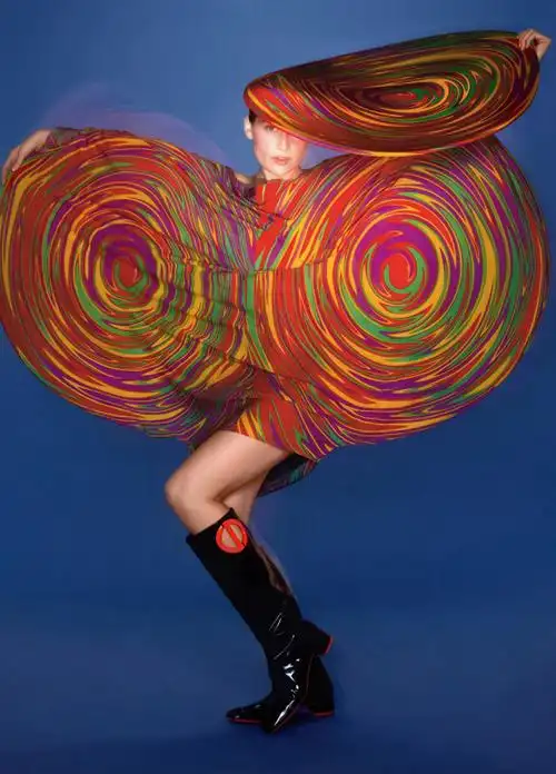 列(法国超模利蒂希娅·卡斯塔 (laetitia casta)拍摄的时尚杂志大片)