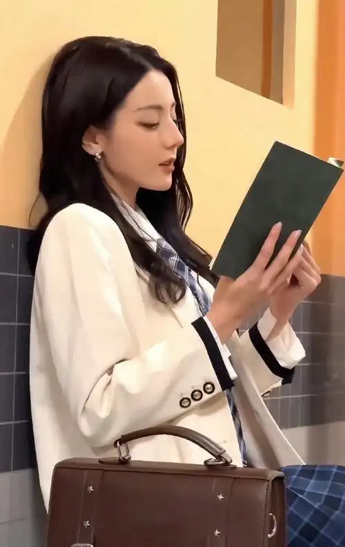 我会在高中恋上我的神颜学姐05    *迪丽热巴#迪丽热巴高校制服