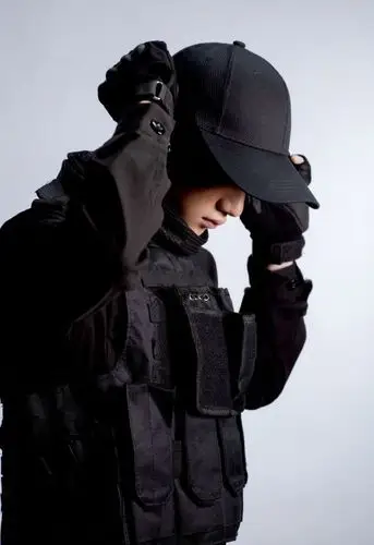 丁程鑫黑色套装眼神坚定帅气写真图片26