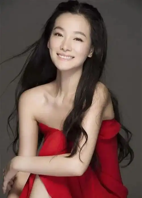 于震妻子辛月:嫁二婚丈夫亦美满,我是三个孩子的幸福妈妈-杏眼柳眉