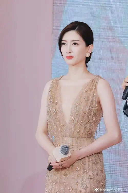 江疏影阿道夫蒂姆森芯香氛衣物洗护精时代活动现场照