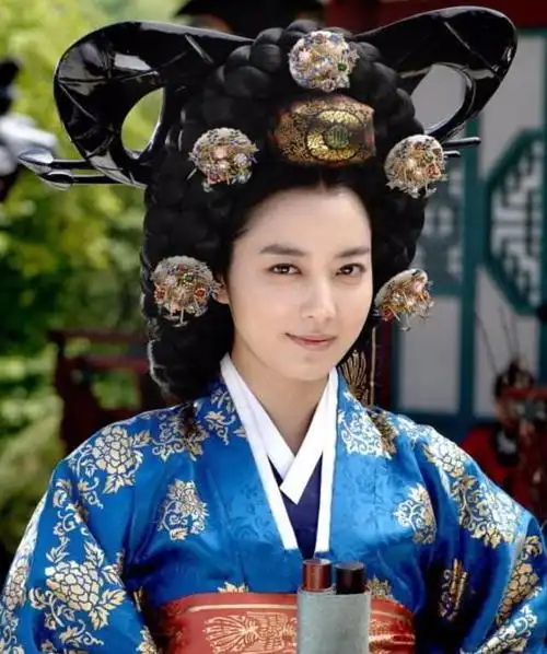 韩国女人为了美折断脖子,国王下令不准弄这种发型