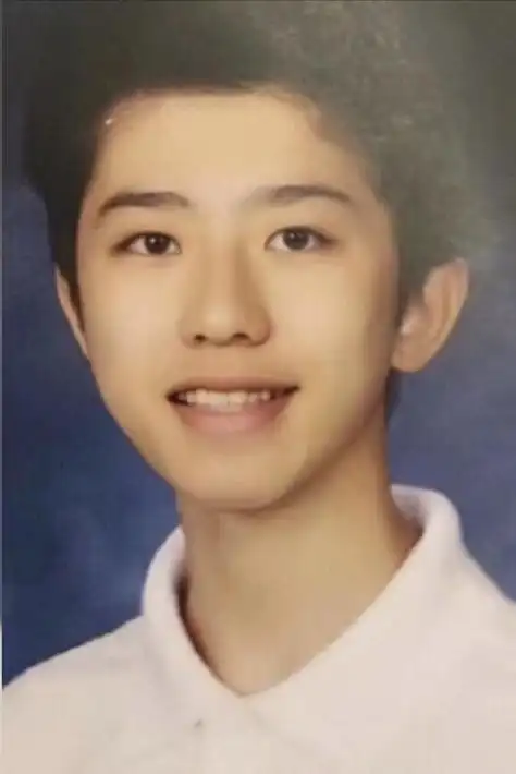 "当初嫌他丑,如今追成狗",蔡徐坤非主流,看到肖战:我后悔了