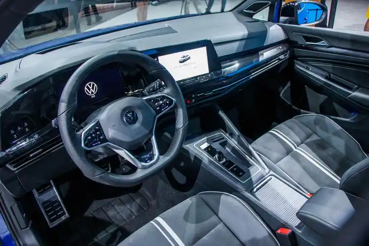 2020北京车展丨"神车"再进化!全新第八代高尔夫新车实拍