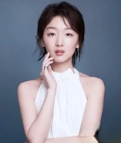 周冬雨短发发型叫什么洋气个性堪称鬼马精灵