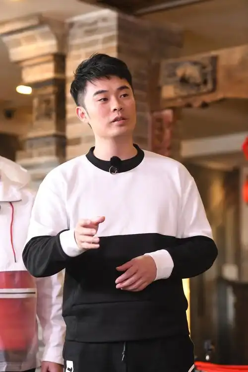 陈赫《奔跑吧》福尔摩斯上身 最强神力"吓哭"邓超