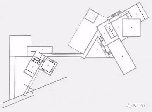 地中美术馆的入口处也设计的很隐蔽.