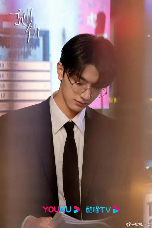 还记得小时光热播,我每天嗷嗷叫唤着"这世上没有比顾未易更完美的人".