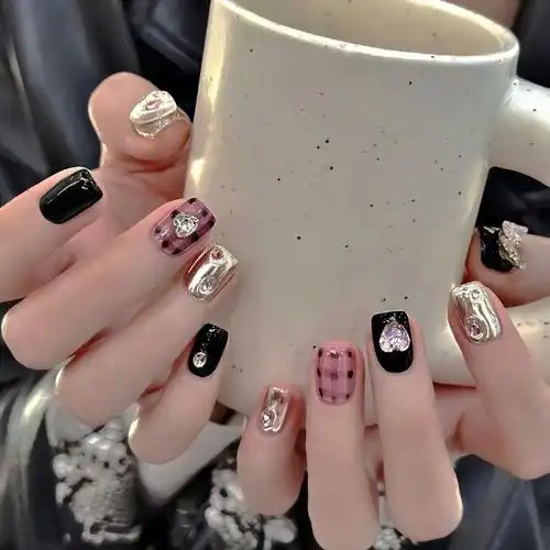 黑色短甲 黄黑皮天菜 不挑手又显白,四季都百搭的美甲款式