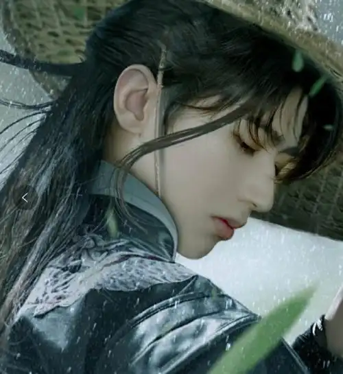 网曝#蔡徐坤#baby明年1月合作古装剧《朱颜》,网友:不期待