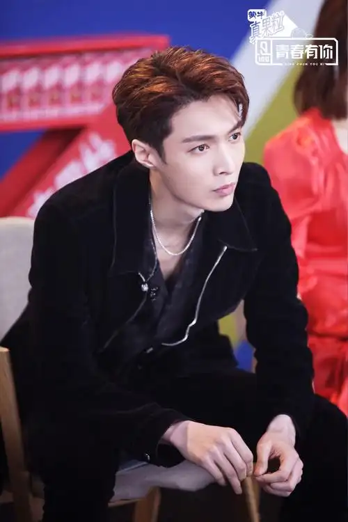 张艺兴《青春有你》酷帅高清剧照图片