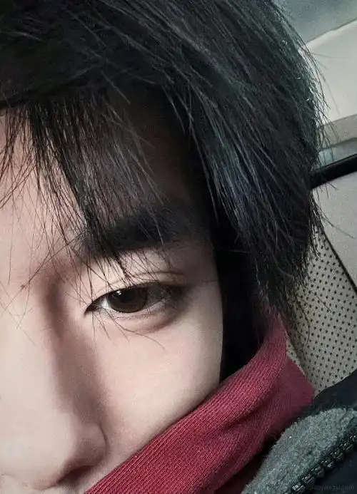 一款很会自拍的美44#四字 易烊千玺 yyqx 四字弟弟##易烊千玺电影小小