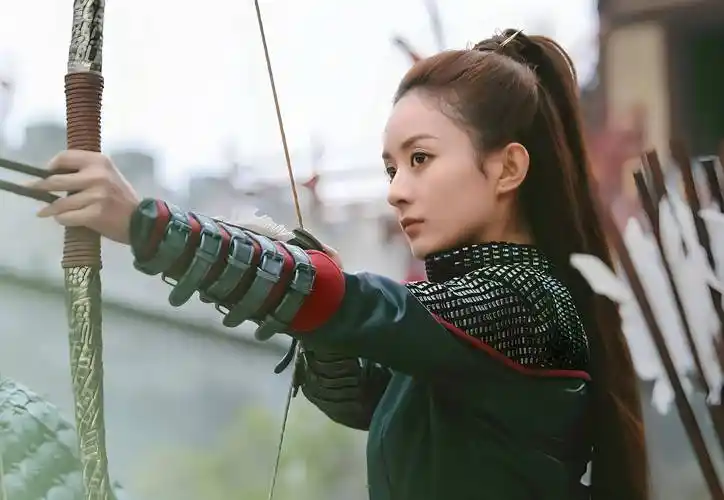 (互联网图:《楚乔传》剧照)2017年6月5日,赵丽颖领衔主演的《楚乔传》