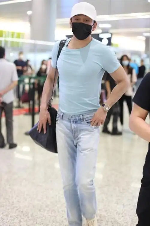 "小包总"杨烁太爱紧身装,好身材就是要展示,男性荷尔蒙爆棚