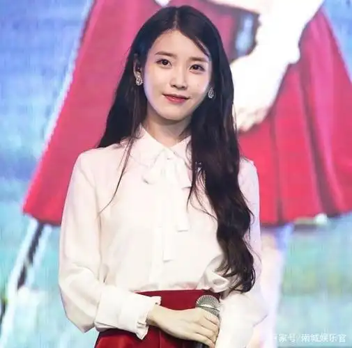 iu李知恩曾因肥胖出道受阻,瘦身成功后,让老板直呼看走眼