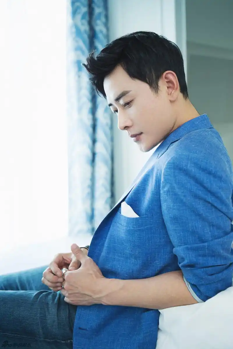 组图:热恋中的罗晋暖化了!温柔宠溺笑撩人心炫_高清图集_新浪网