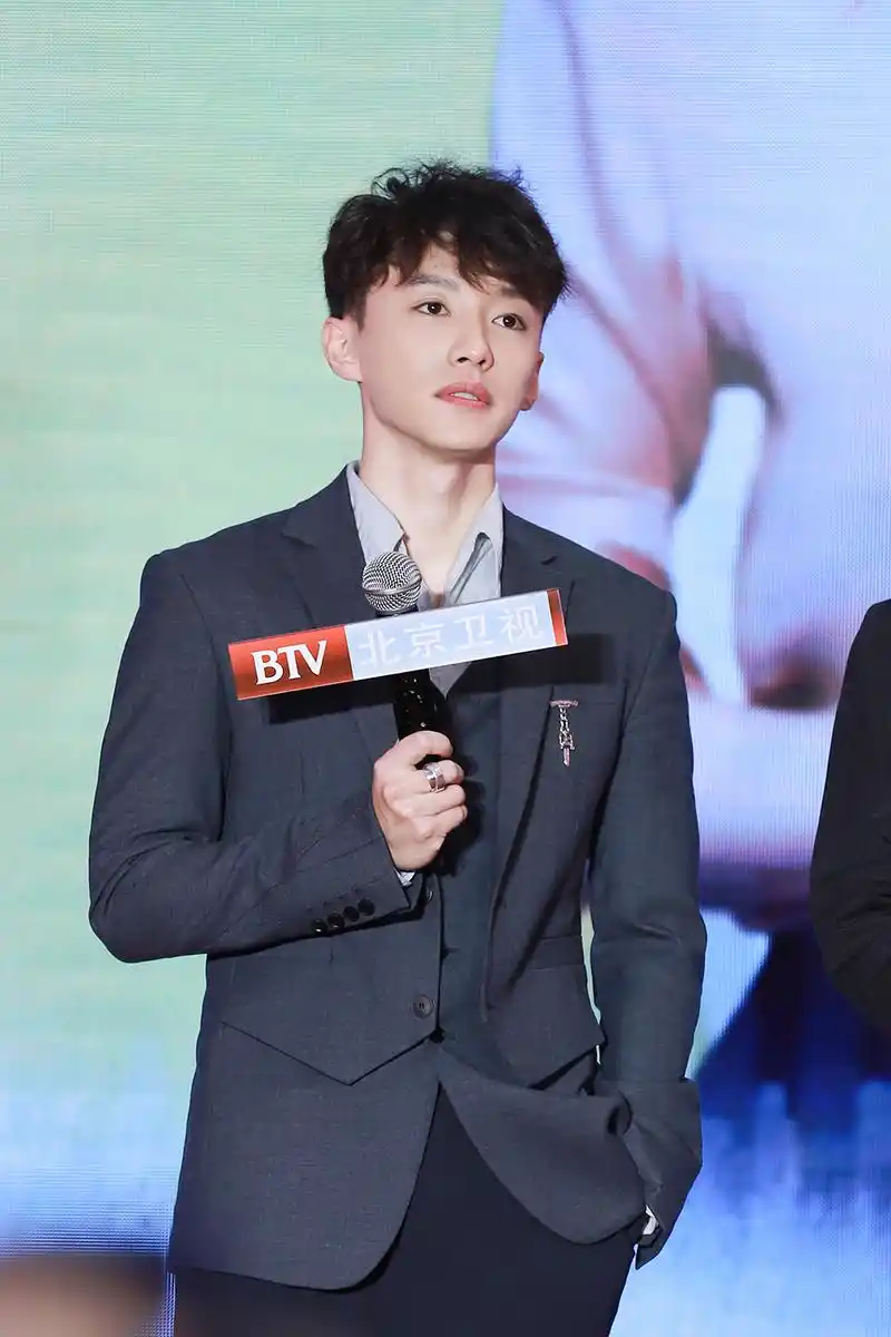 精英律师北京卫视发布会代旭与靳东开启互怼模式