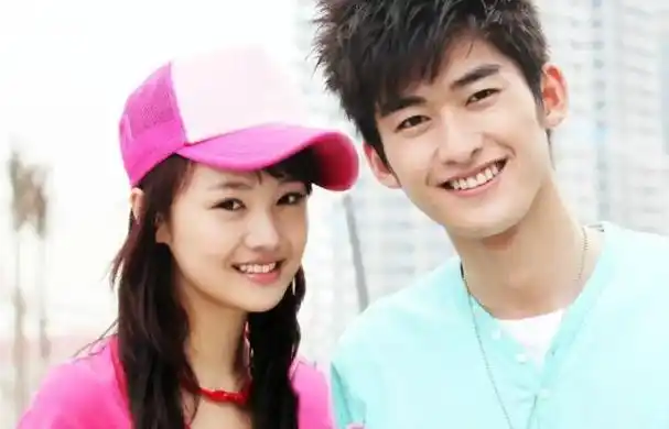 2021年,她日入208万元,如今躲债跑到美国,为了赚钱不停折腾