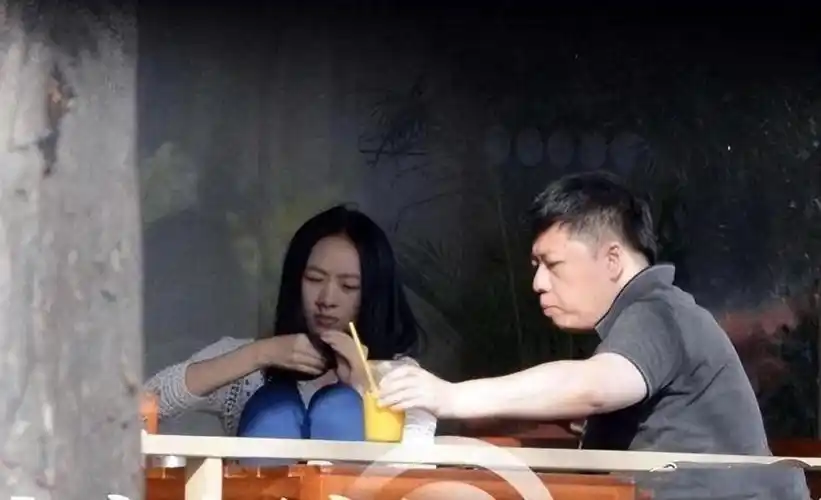 她在戏里嫁给渣男遭家暴,戏外却嫁给商界大佬,被老公宠成公主