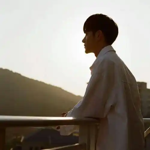 帅哥头像真人男生侧面瞬间我想到的都是你