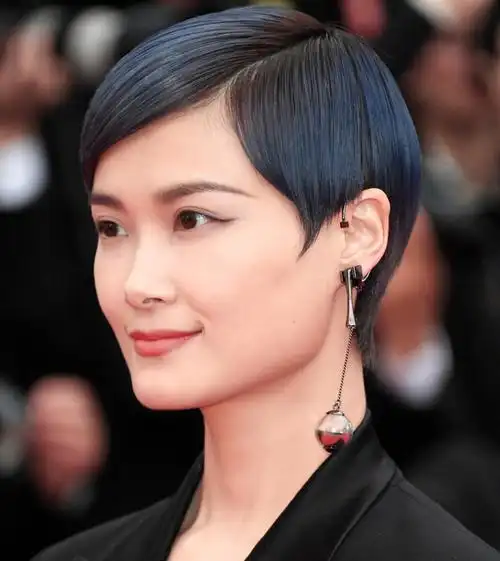 论方脸女星只服这5位,堪称行走的"嫩牛五方",只能靠造型遮掩_腾讯新闻