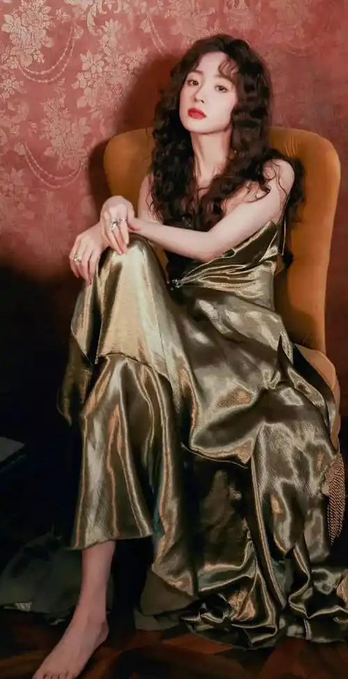 胡冰卿:身着金色珍珠钩裙性感傲人的身材_娱乐_篇文章_问题